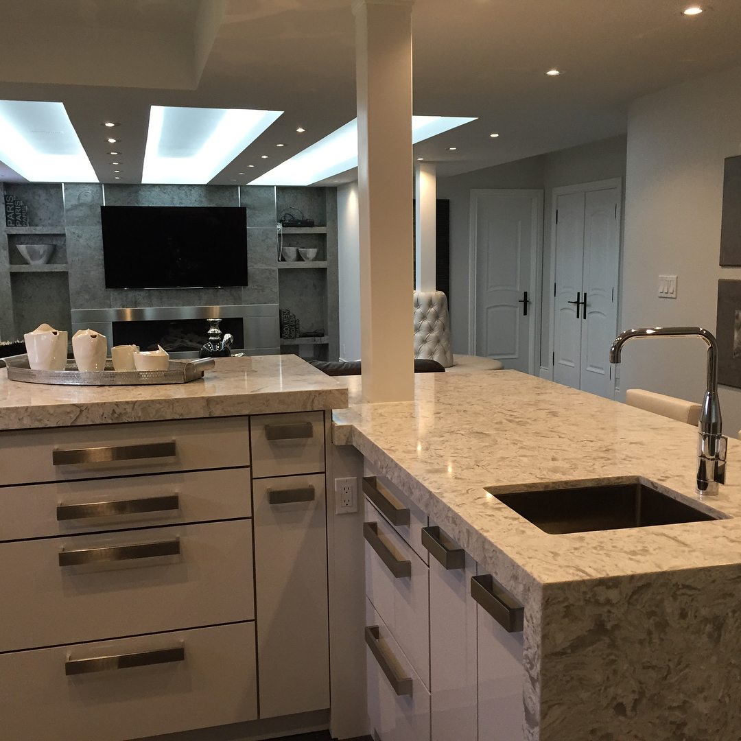 Basement kitchenette with quartz island — Reno-eX basement renovation