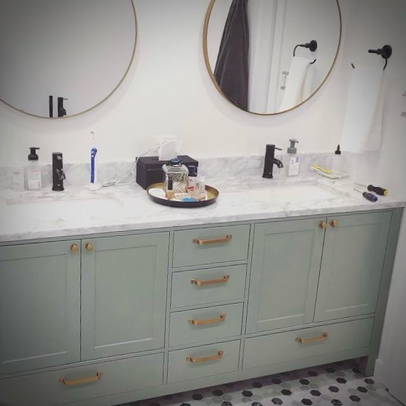 Double vanity with round mirrors and black faucets, 2021