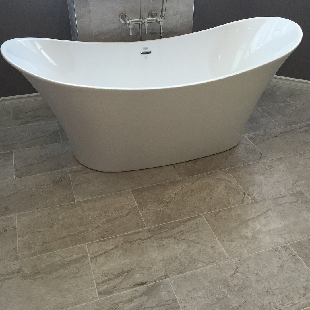 White slipper tub, 2018